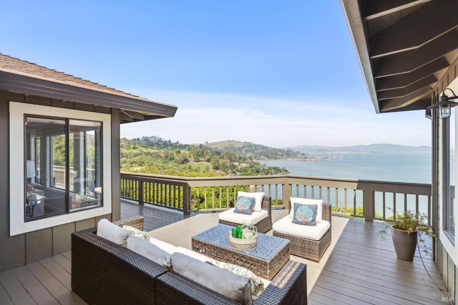 Tiburon, CA 94920,24 Norman WAY