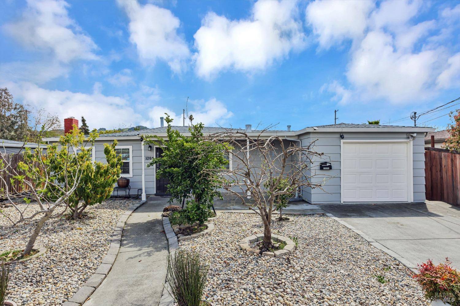Santa Rosa, CA 95404,1094 Santa Ana DR
