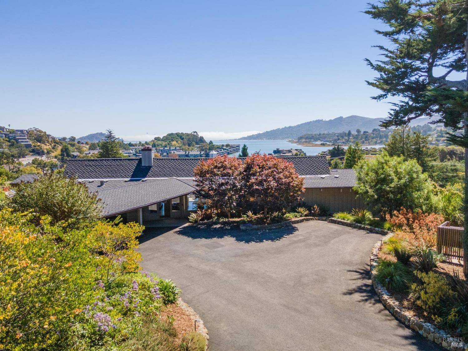 Tiburon, CA 94920,116 Barn RD