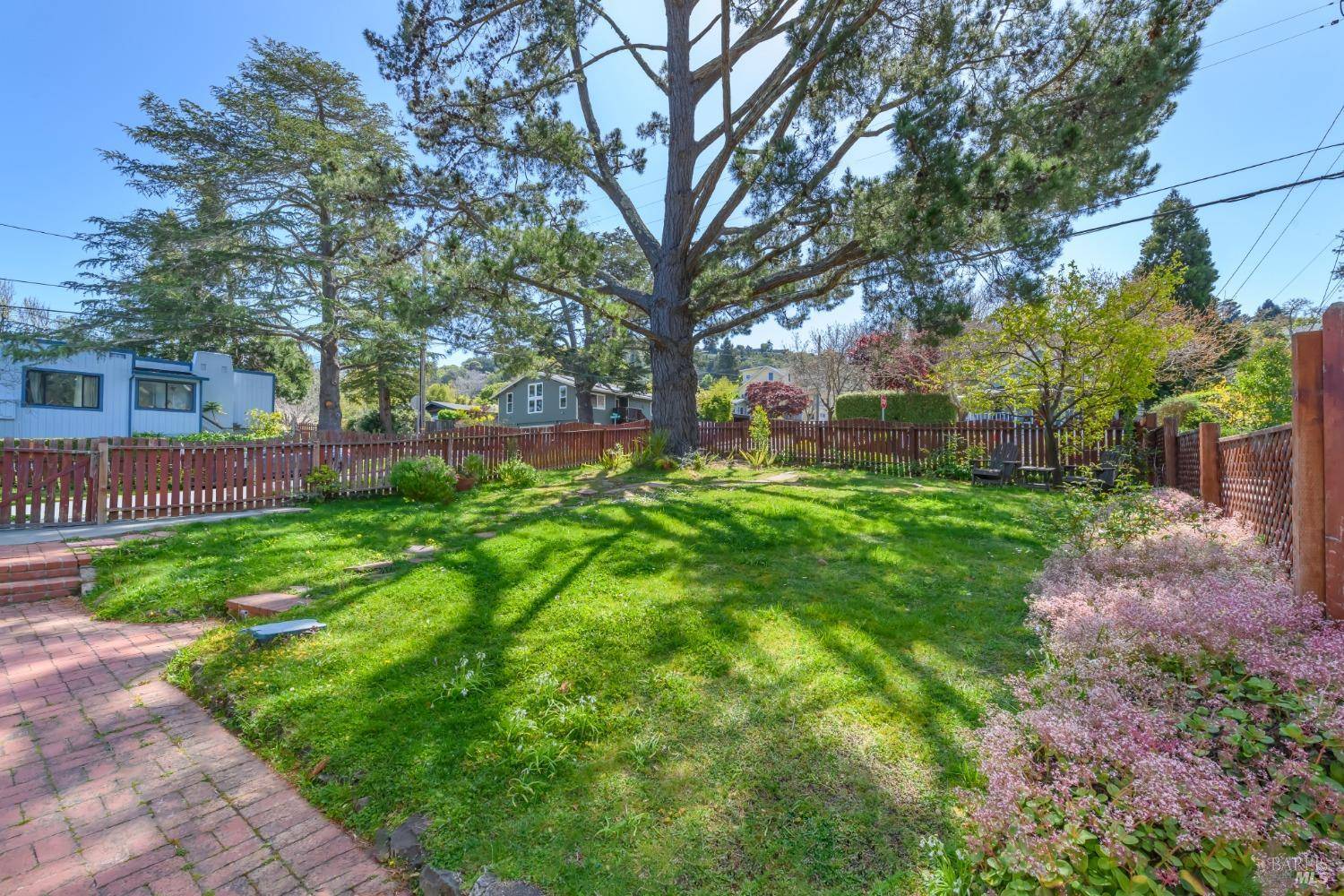 Corte Madera, CA 94925,215 Eastman AVE