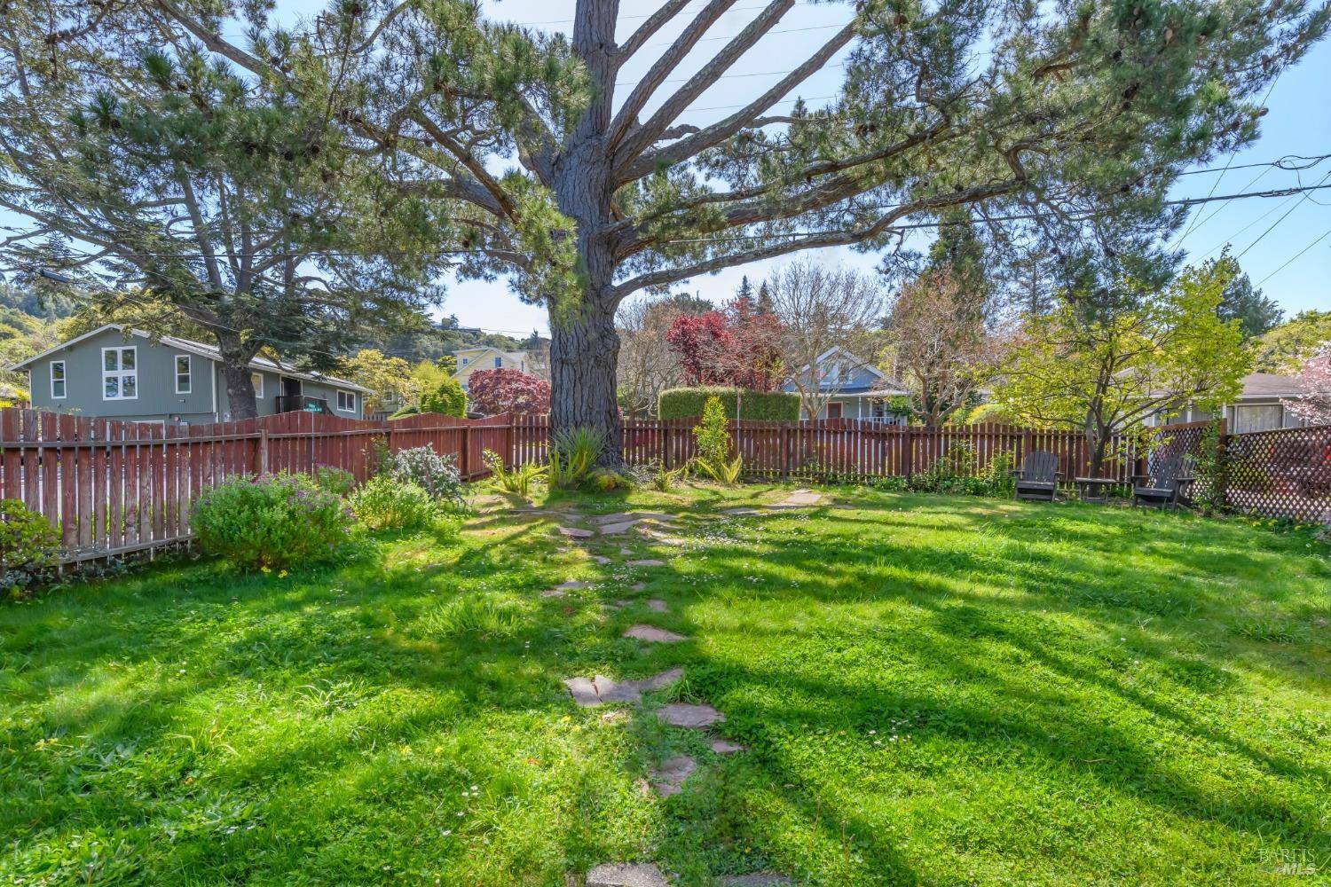 Corte Madera, CA 94925,215 Eastman AVE