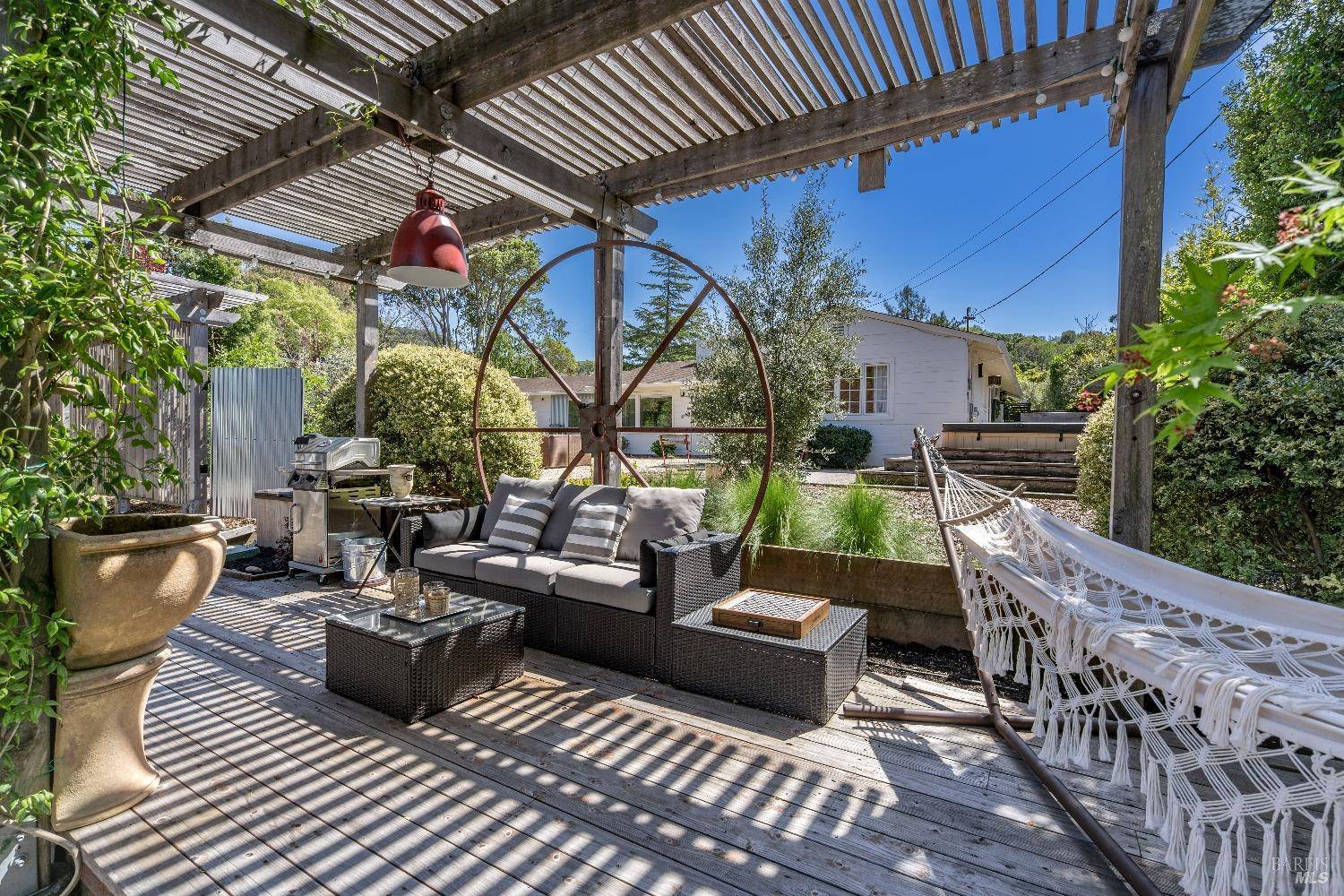 San Anselmo, CA 94960,139 Deer Hollow RD