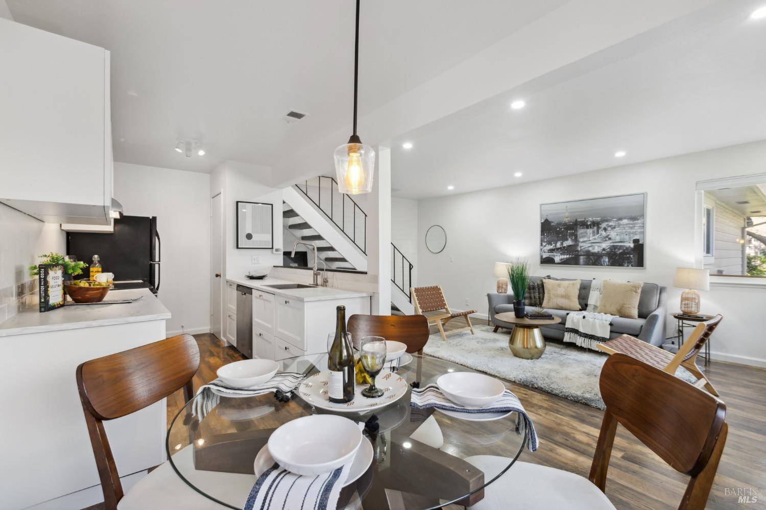 Novato, CA 94947,25 Lassen LN