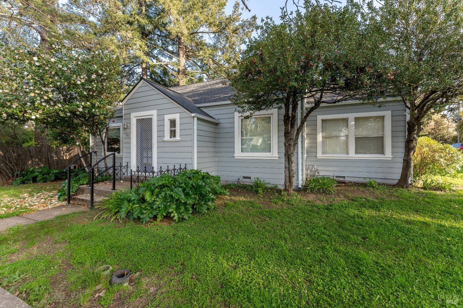 Ukiah, CA 95482,735 Grove AVE