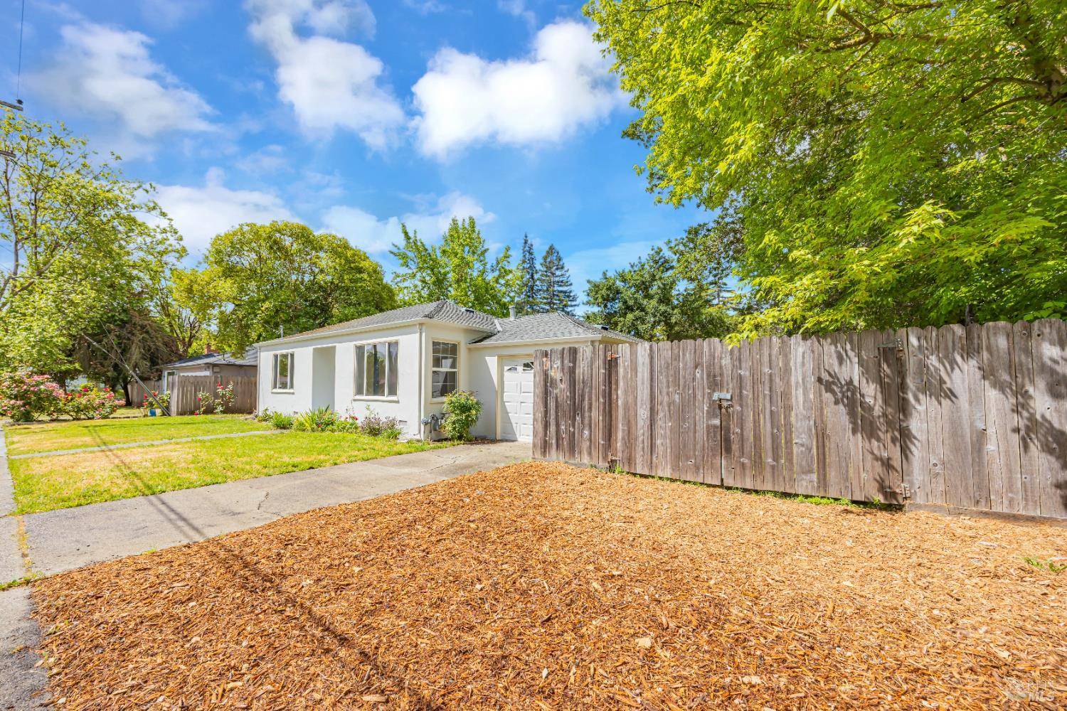 Santa Rosa, CA 95405,741 Sheridan DR