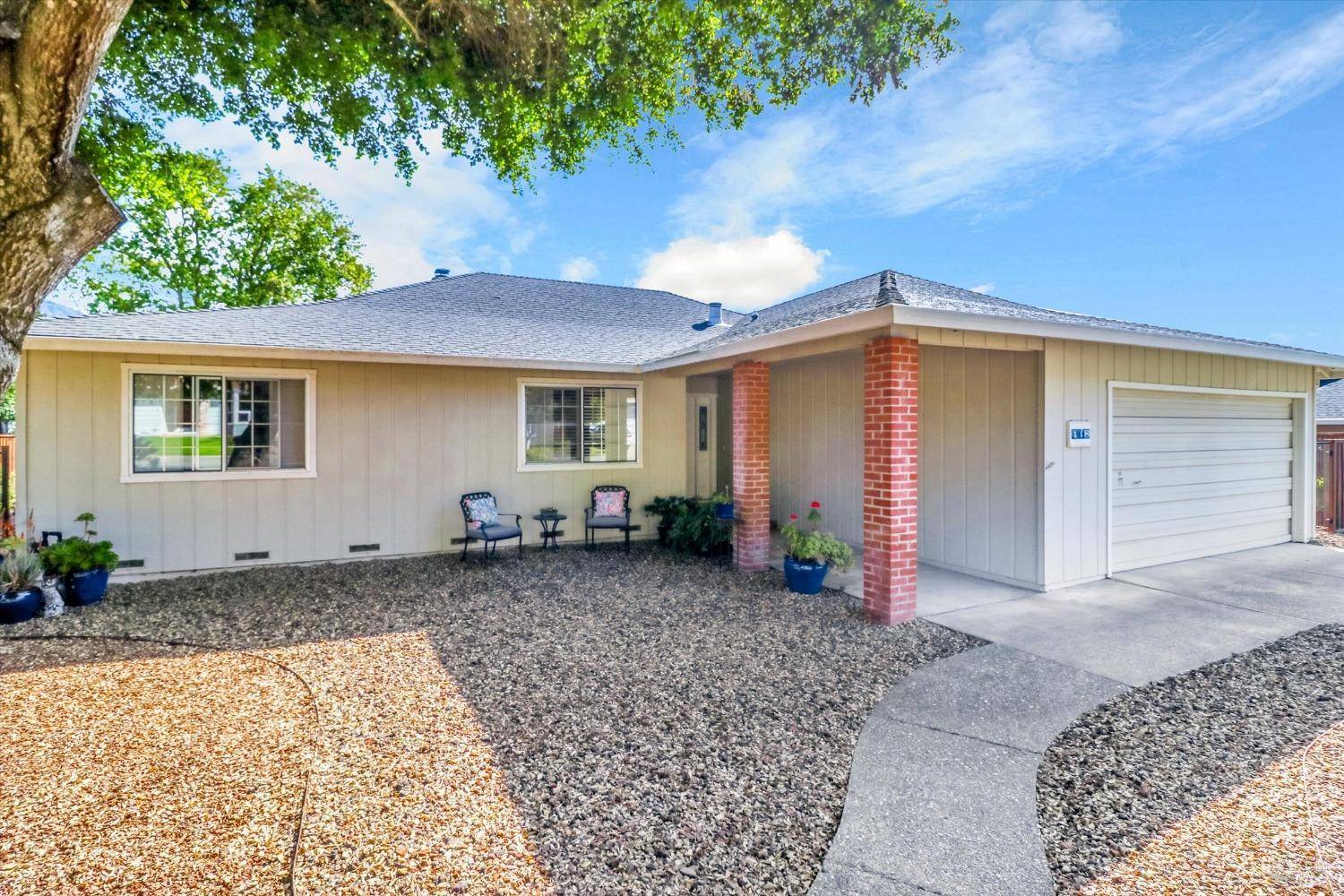 Santa Rosa, CA 95409,448 Oak Brook LN