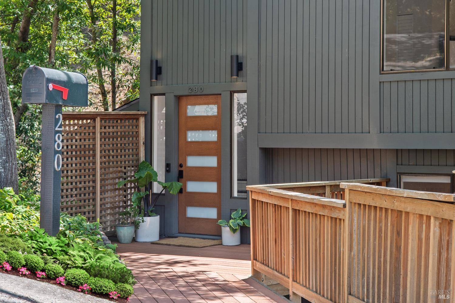 San Anselmo, CA 94960,280 Oakcrest RD