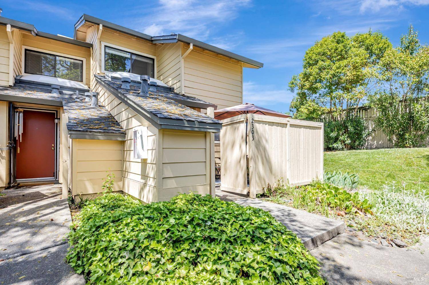Santa Rosa, CA 95405,2303 Woodlake DR
