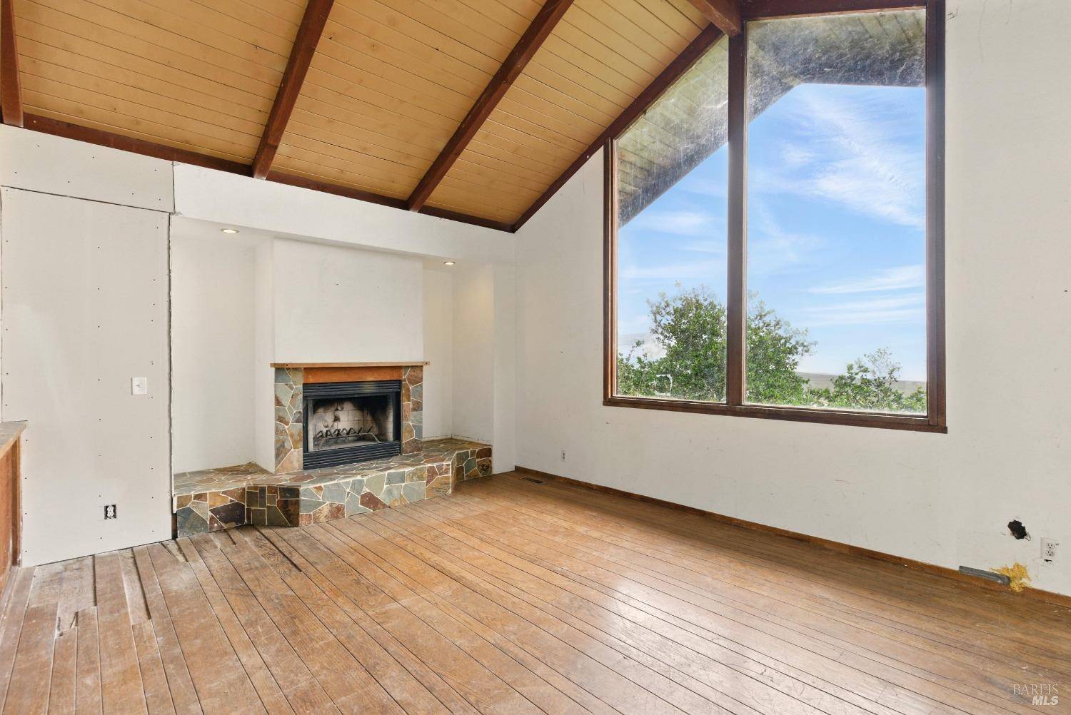 San Rafael, CA 94903,2 Bayhills DR