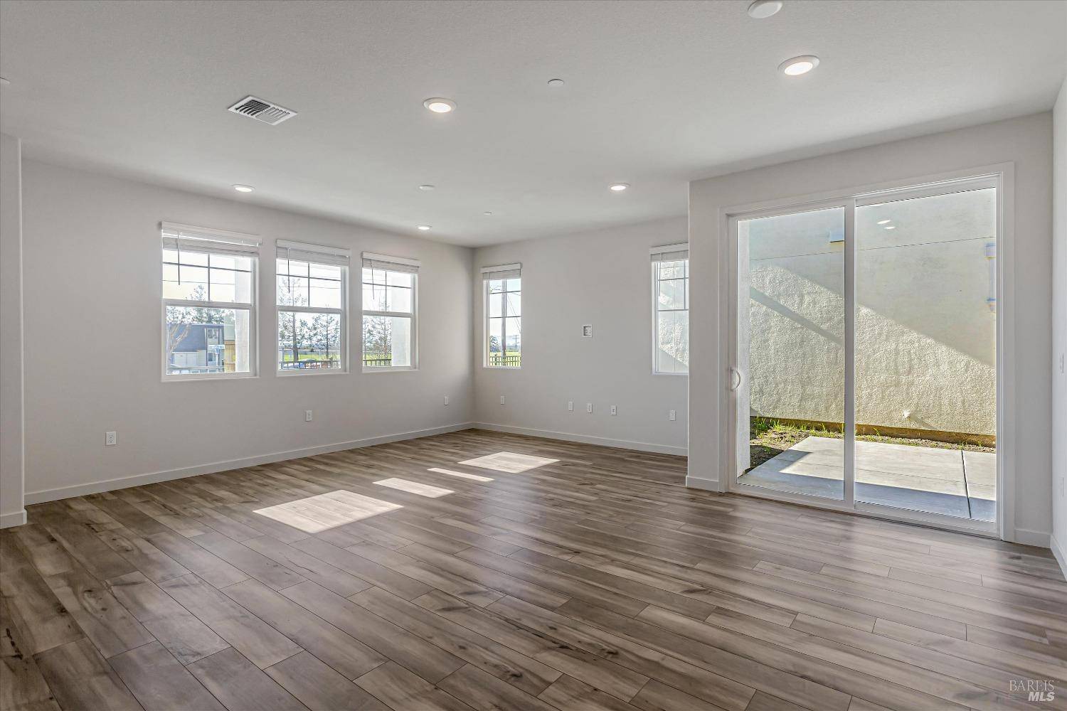 Suisun City, CA 94585,117 Clownfish ST