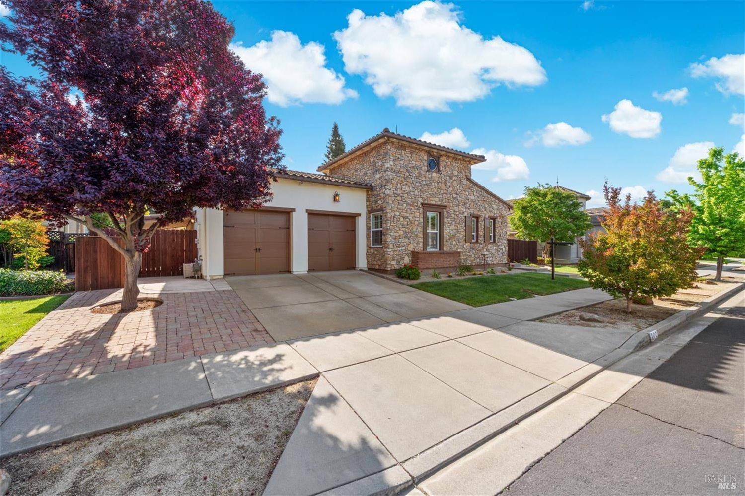 Vacaville, CA 95688,502 Longwood PL