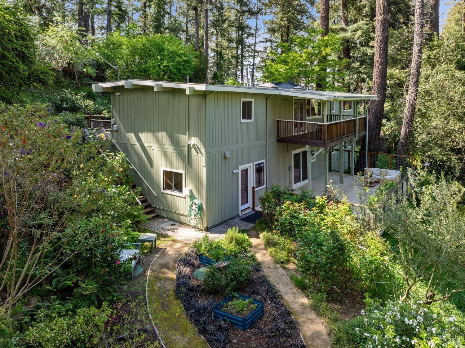 Woodacre, CA 94973,16 Ivy LN