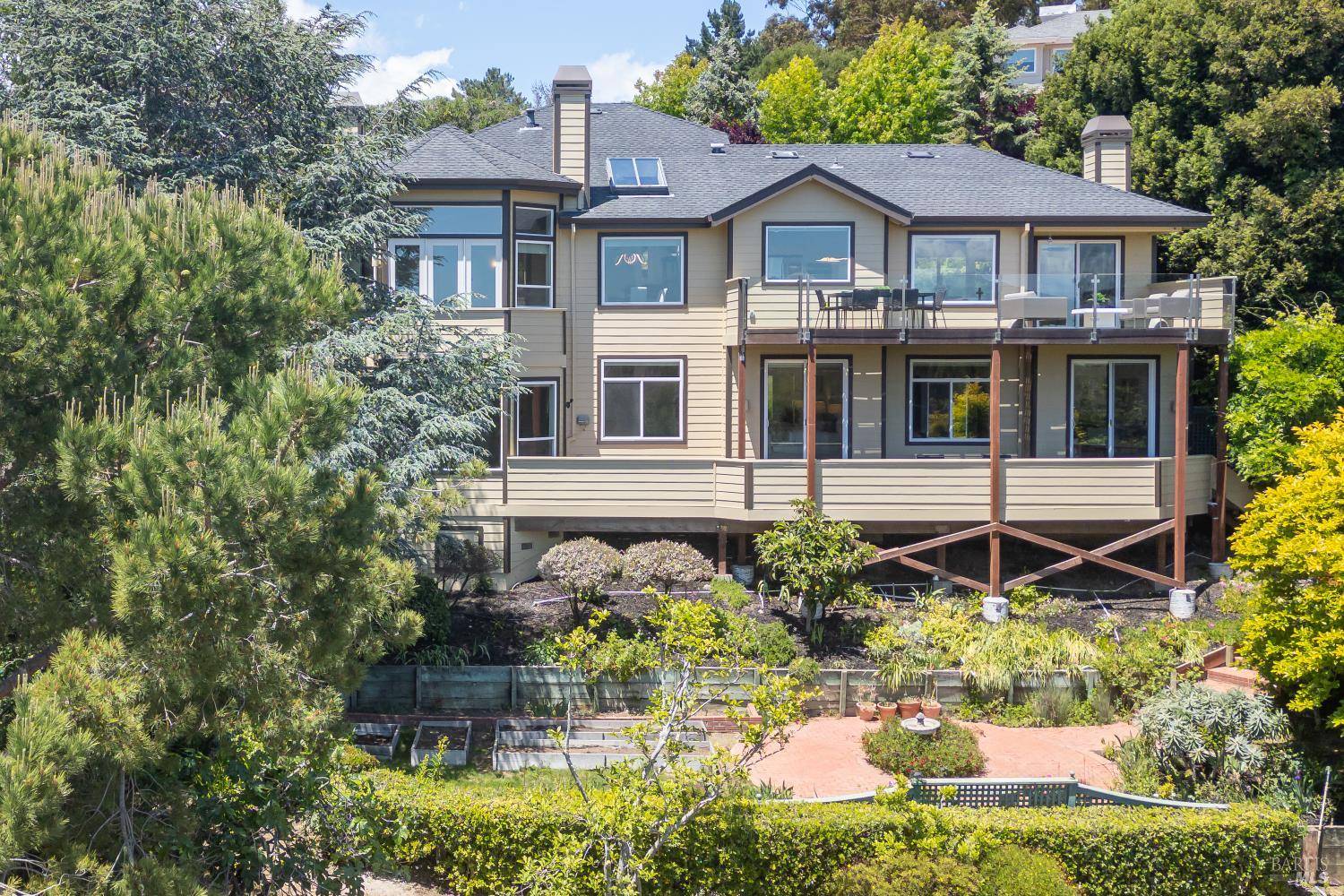San Rafael, CA 94901,16 Marin Bay Park CT