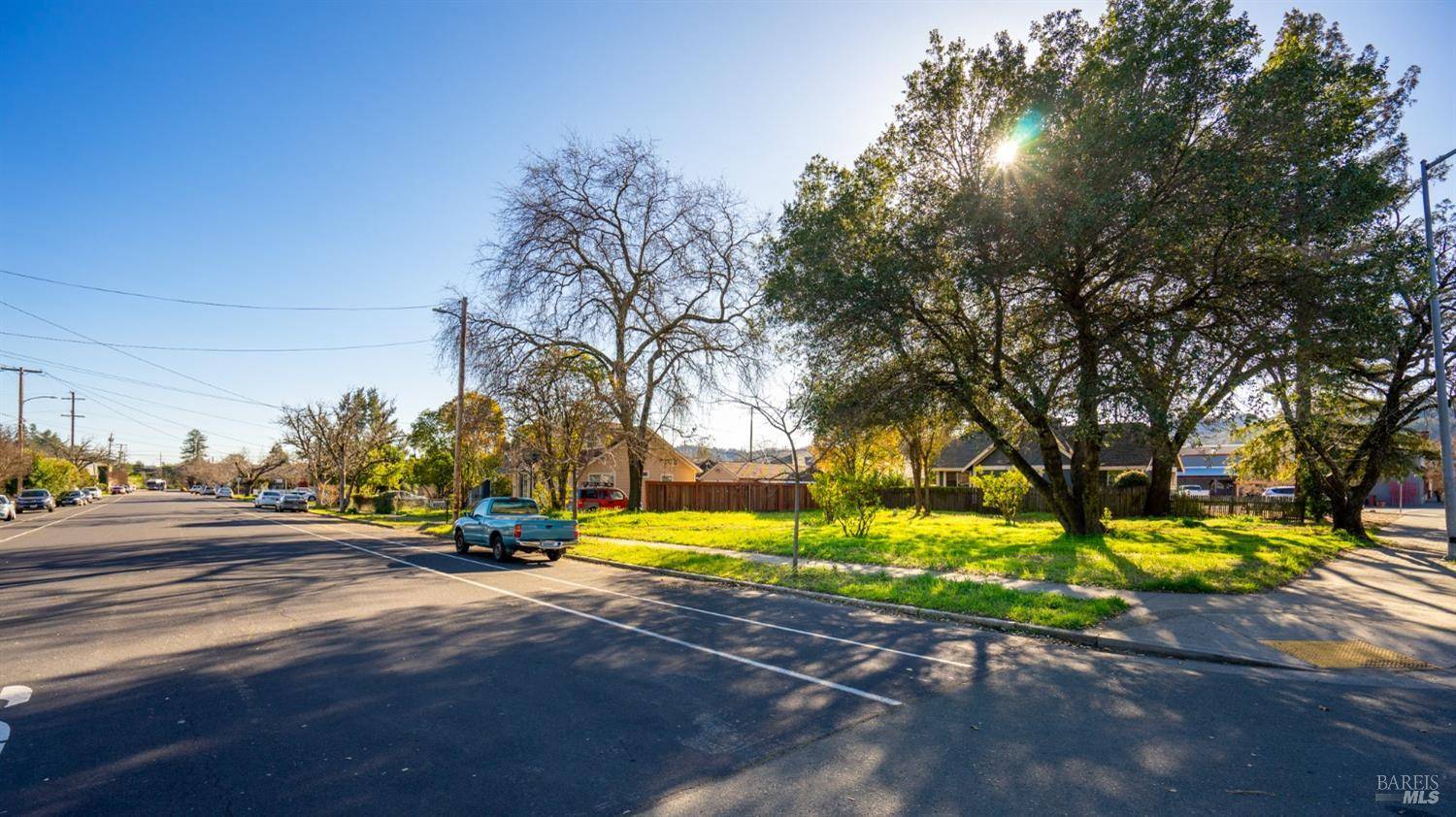 Cloverdale, CA 95425,209 E 1ST ST
