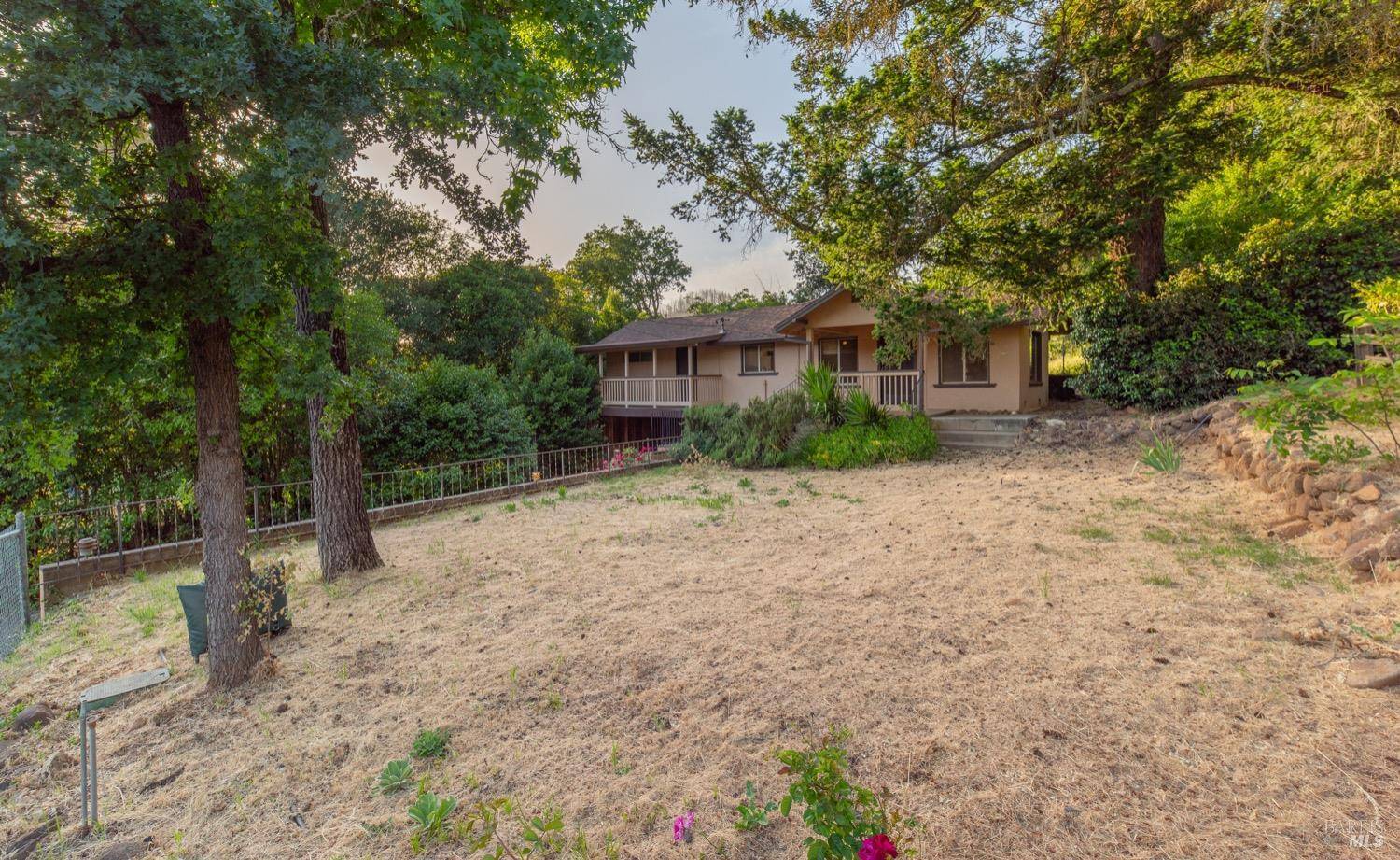 Napa, CA 94574,104 Rose LN