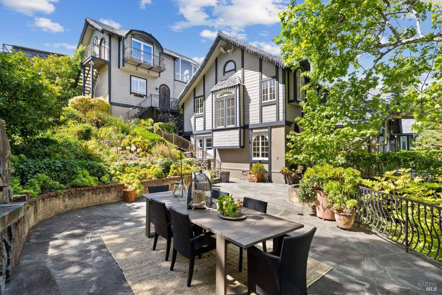 San Anselmo, CA 94960,16 Sunny DR