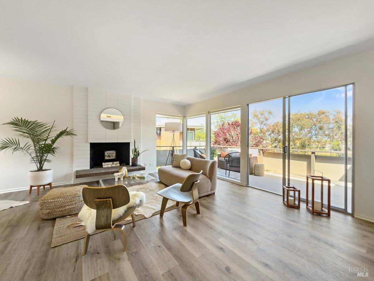 Corte Madera, CA 94925,131 Pixley AVE