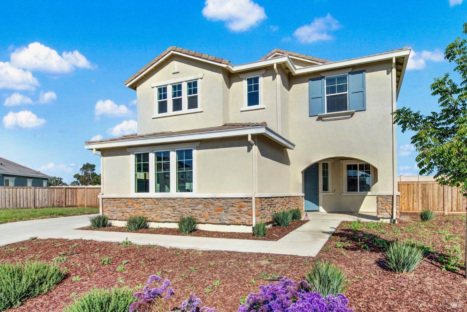 Dixon, CA 95620,1565 Halsey CT