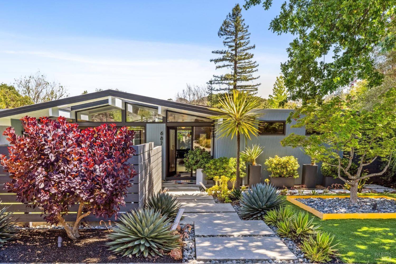 San Rafael, CA 94903,687 Cedarberry LN