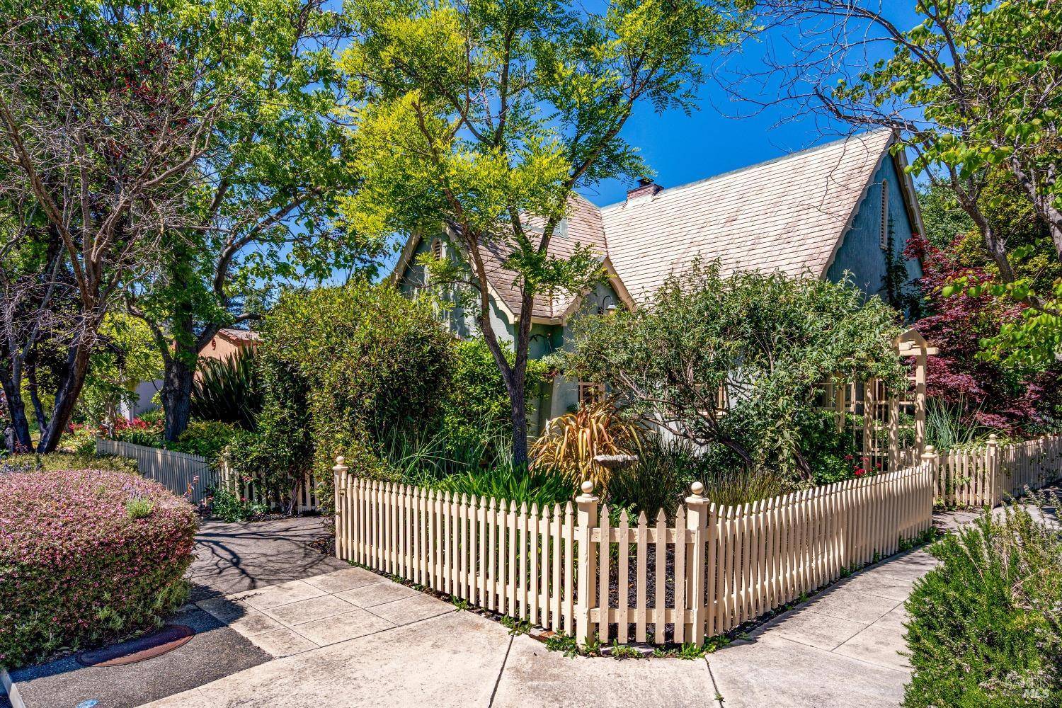 Napa, CA 94559,2110 3rd ST
