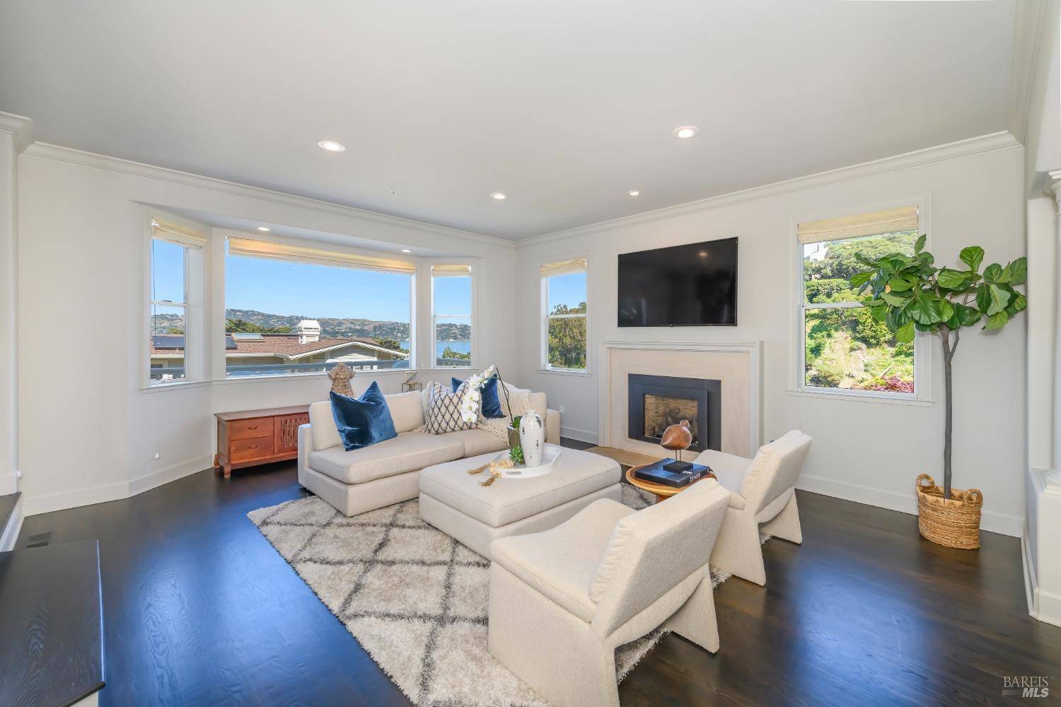Sausalito, CA 94965,2 Spring Hill CIR