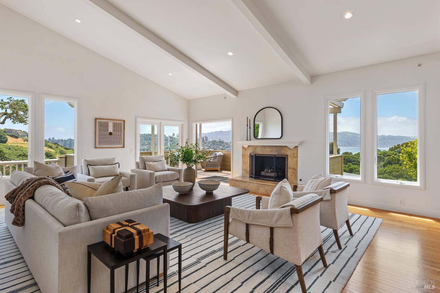 Tiburon, CA 94920,91 Round Hill RD
