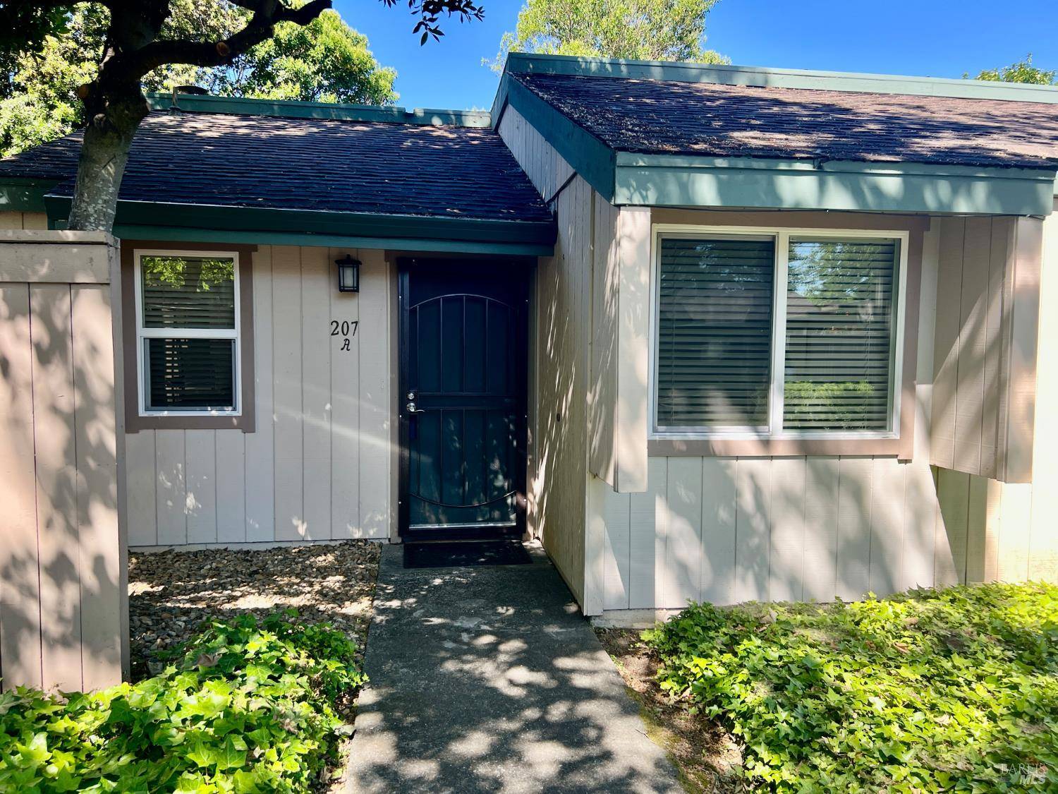 Santa Rosa, CA 95401,207 Stony Point RD