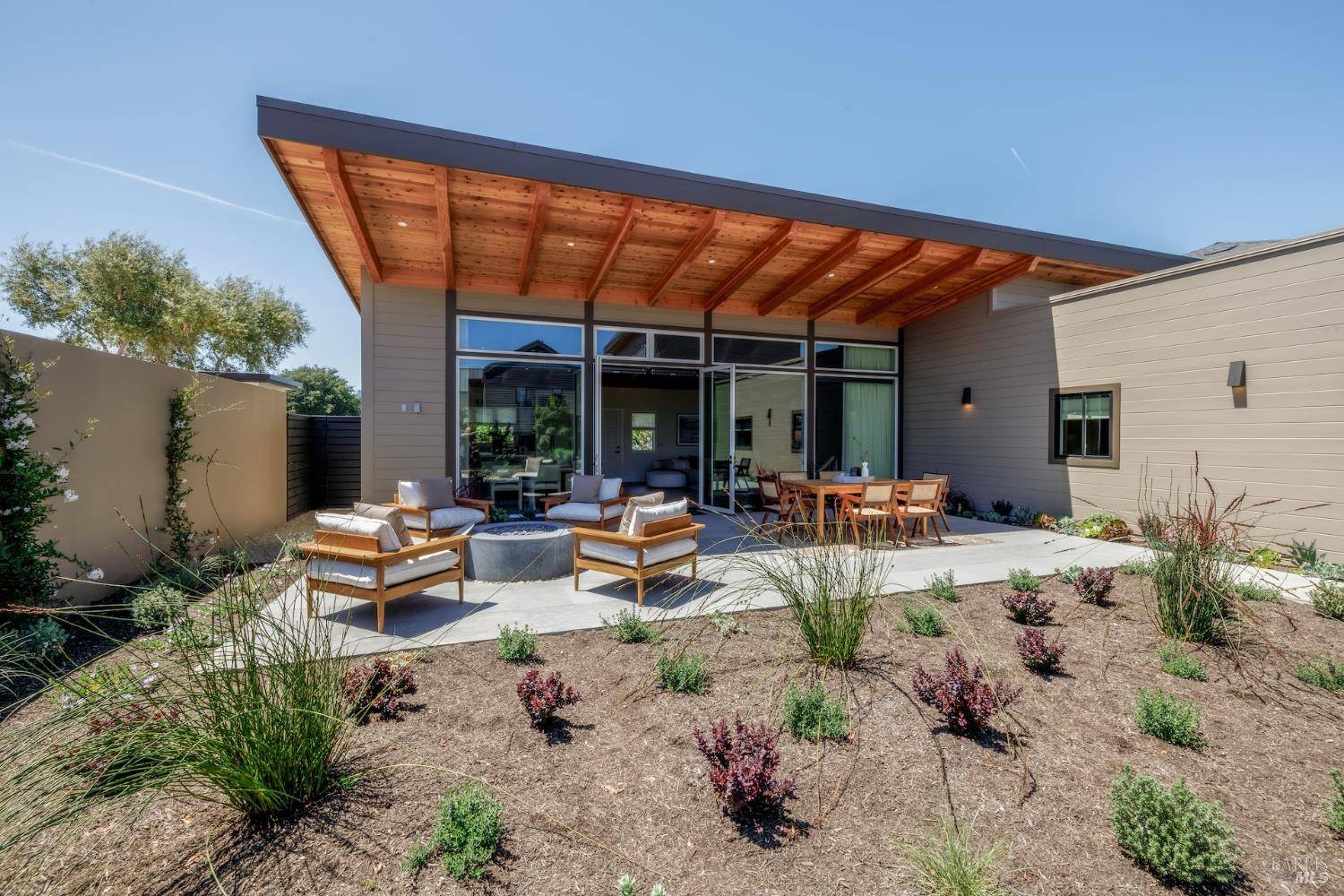 Healdsburg, CA 95448,980 Trentadue WAY
