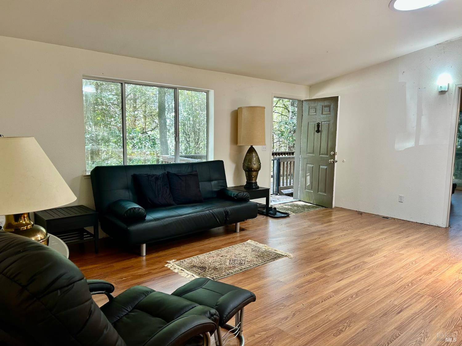 Willits, CA 95490,27122 Bear DR