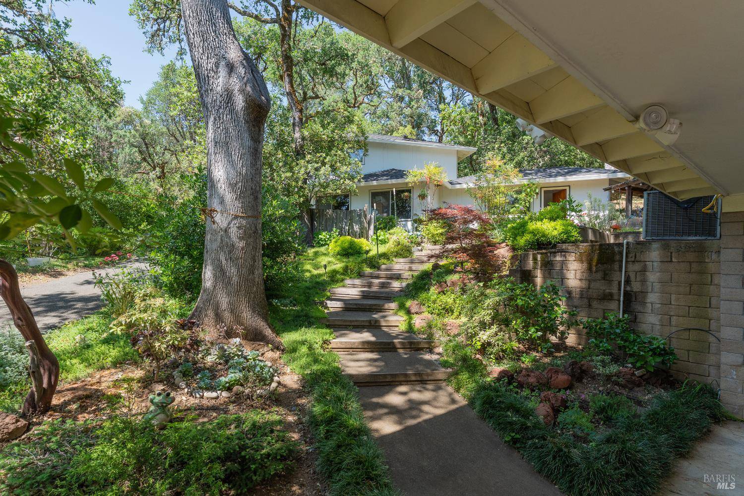 Ukiah, CA 95482,925 Knob Hill RD