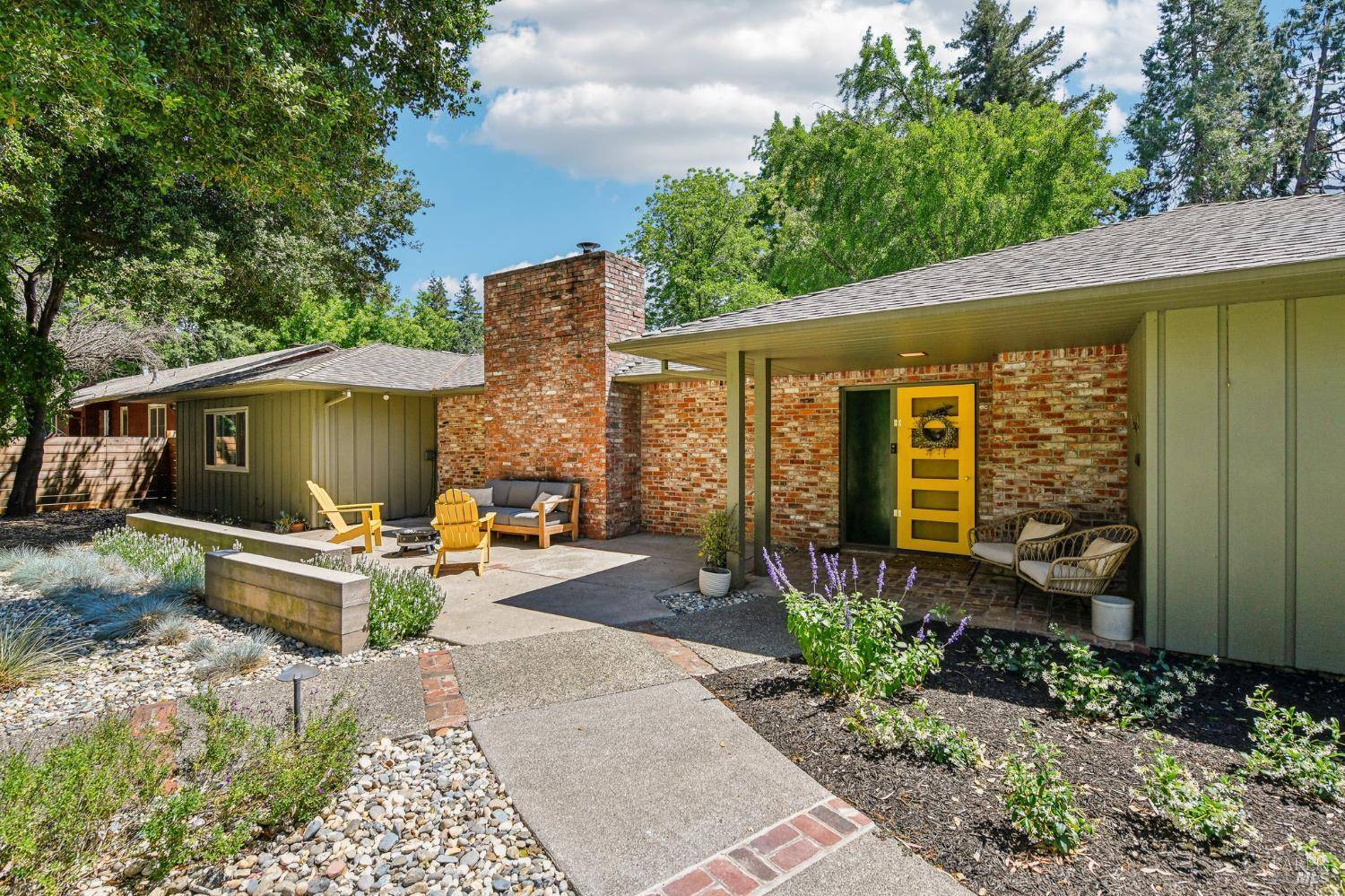 Vacaville, CA 95688,349 Buck AVE