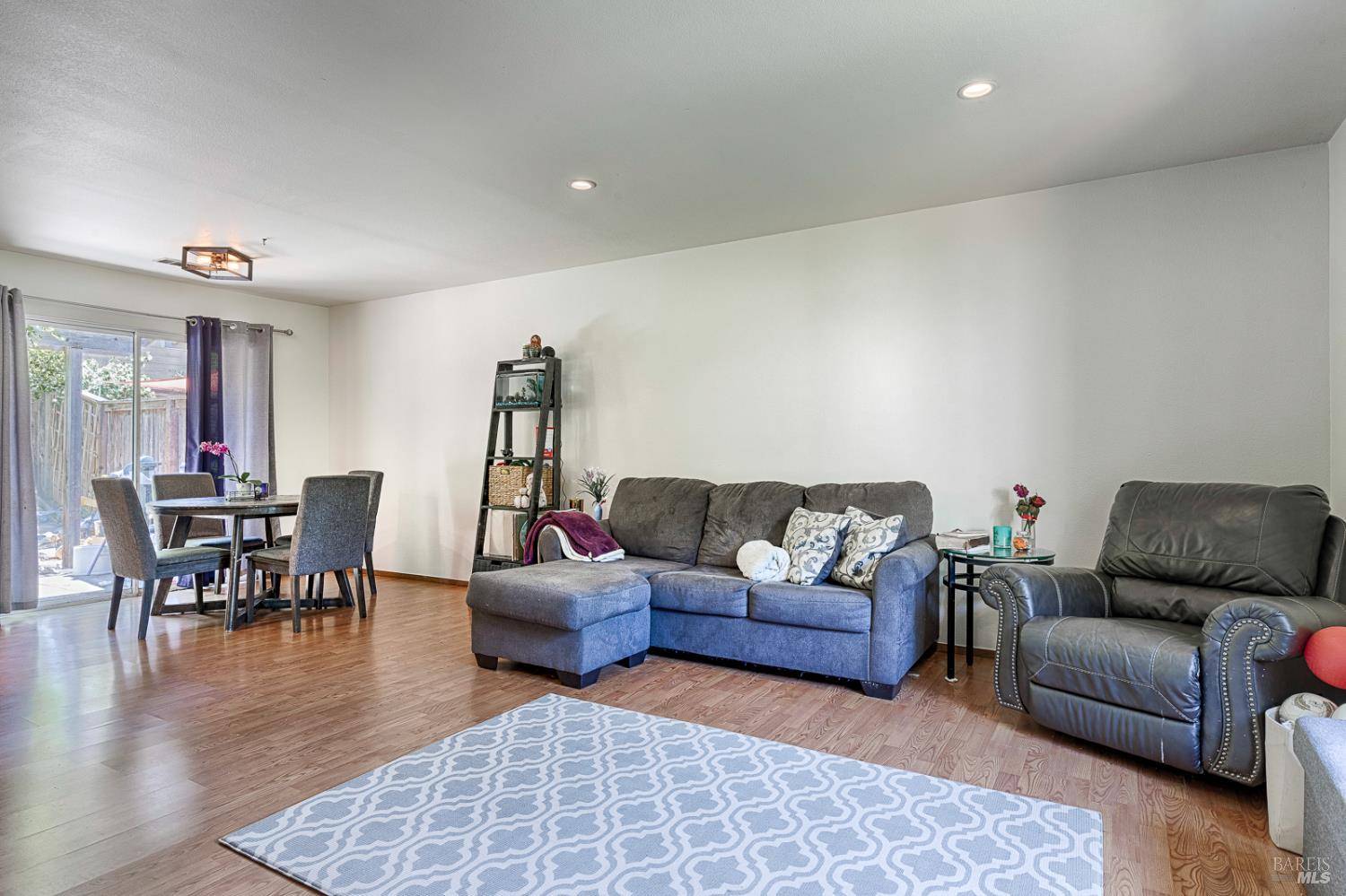 Sonoma, CA 95476,411 7th ST W