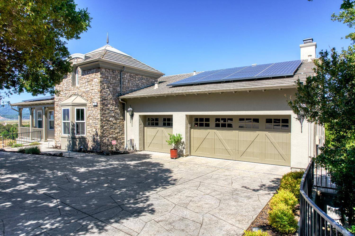Novato, CA 94945,51 Stonetree LN
