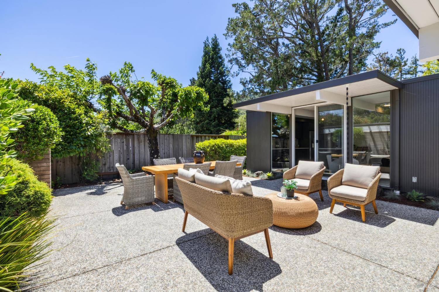 San Rafael, CA 94903,1317 Idylberry RD