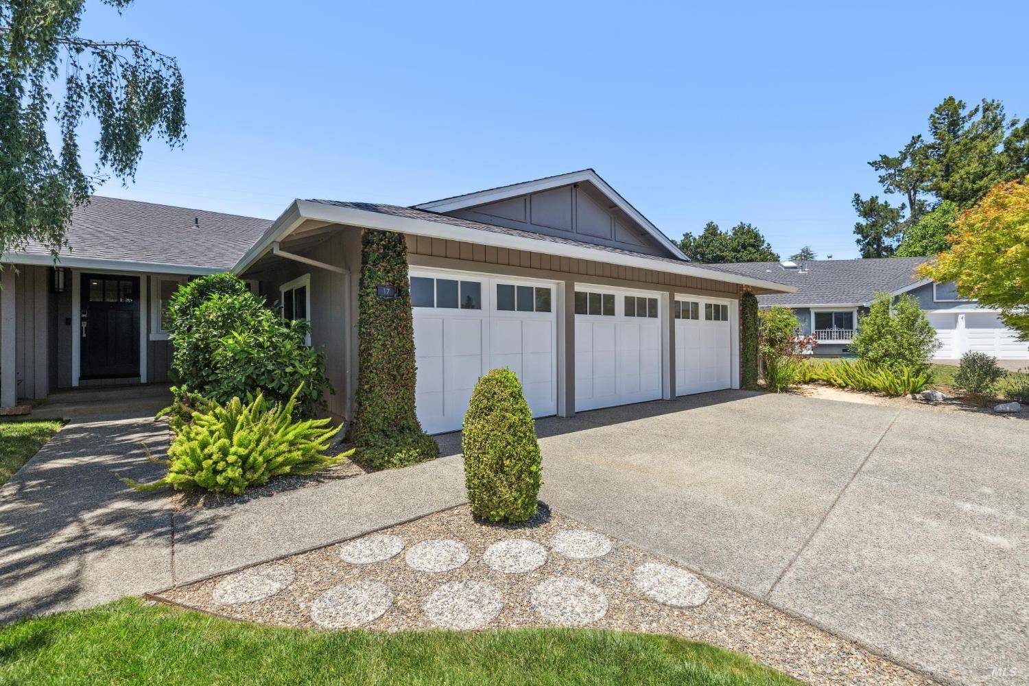 Novato, CA 94947,17 Goldfinch CT