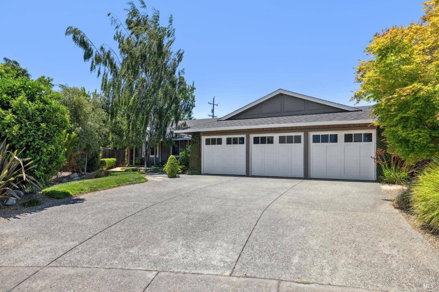 Novato, CA 94947,17 Goldfinch CT