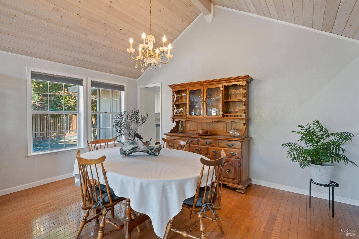 Healdsburg, CA 95448,418 Tee DR