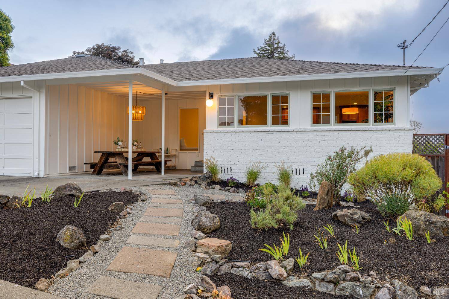 Petaluma, CA 94952,824 Middlefield DR