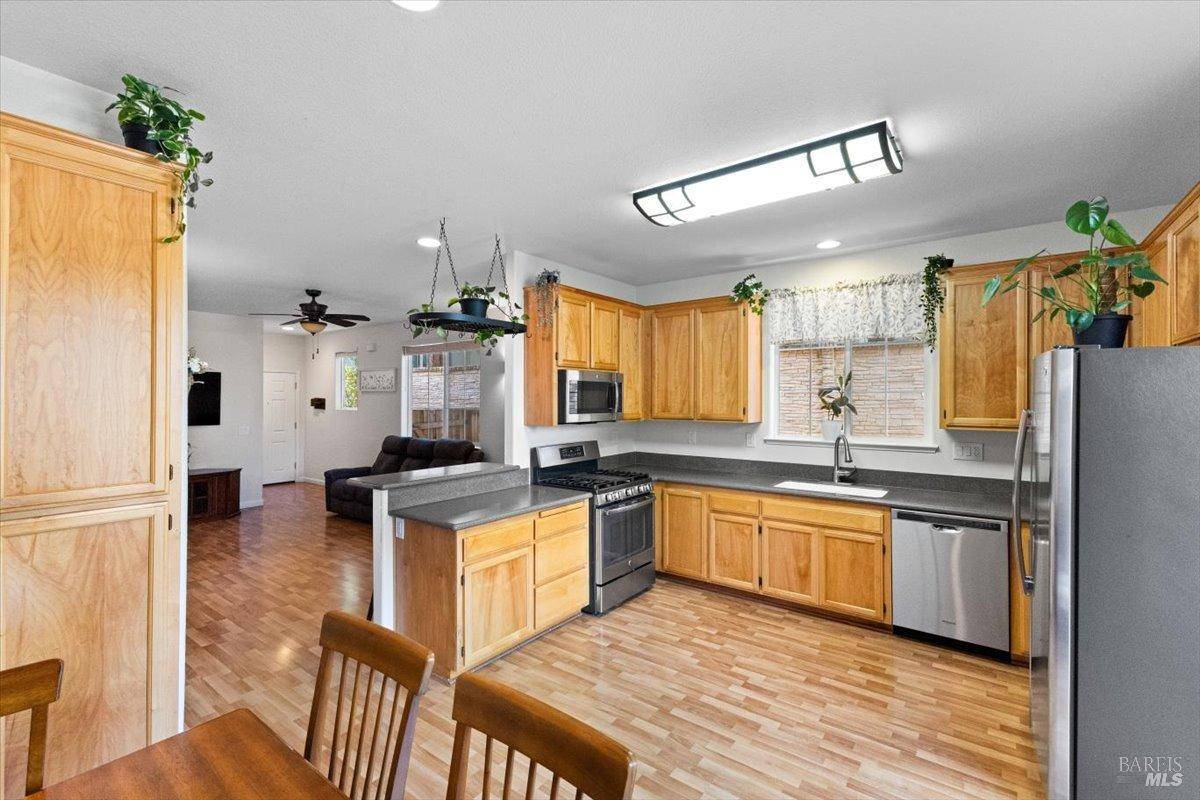 Santa Rosa, CA 95403,5245 Poe CT