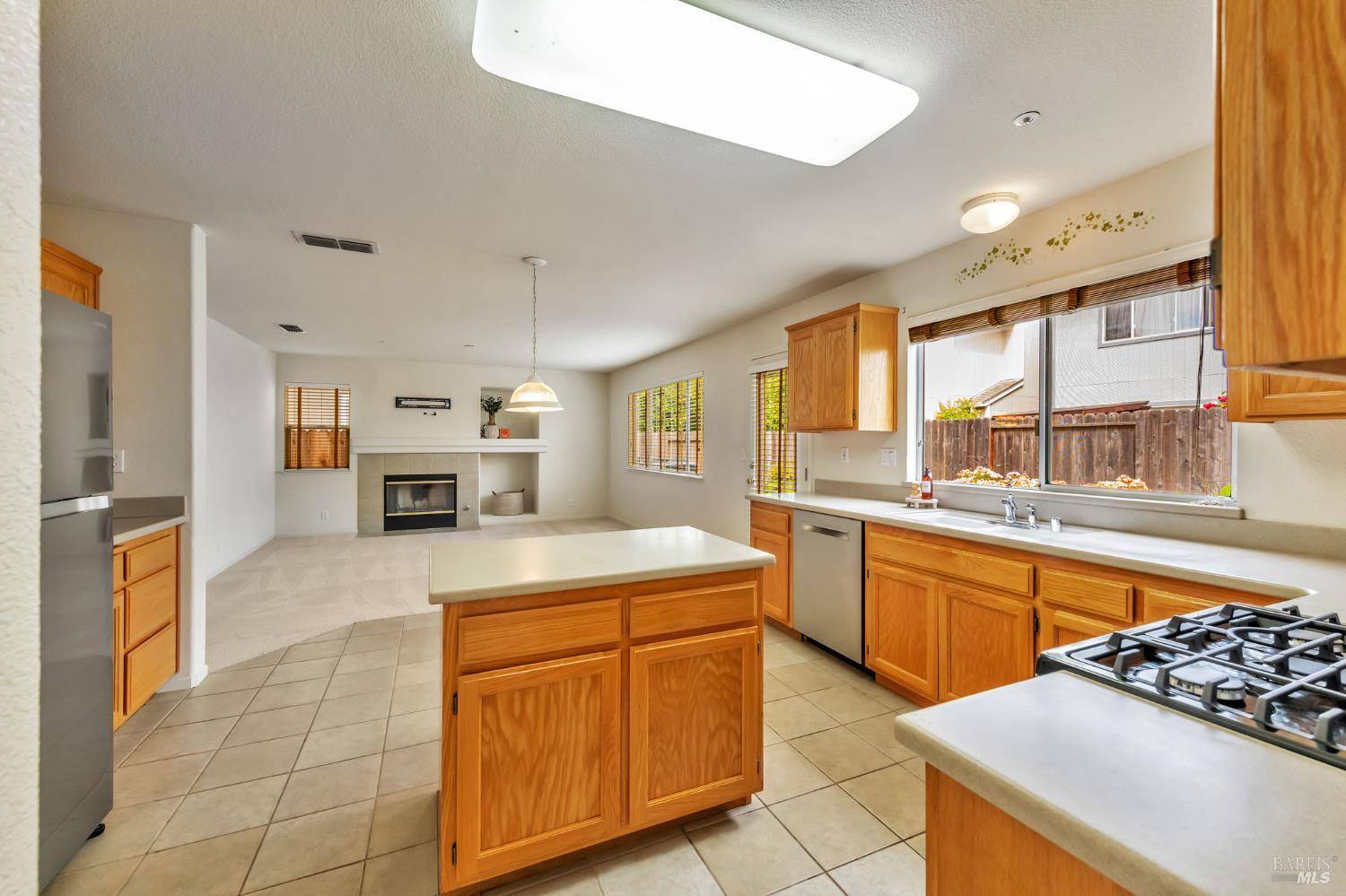 Rohnert Park, CA 94928,8046 Mason DR