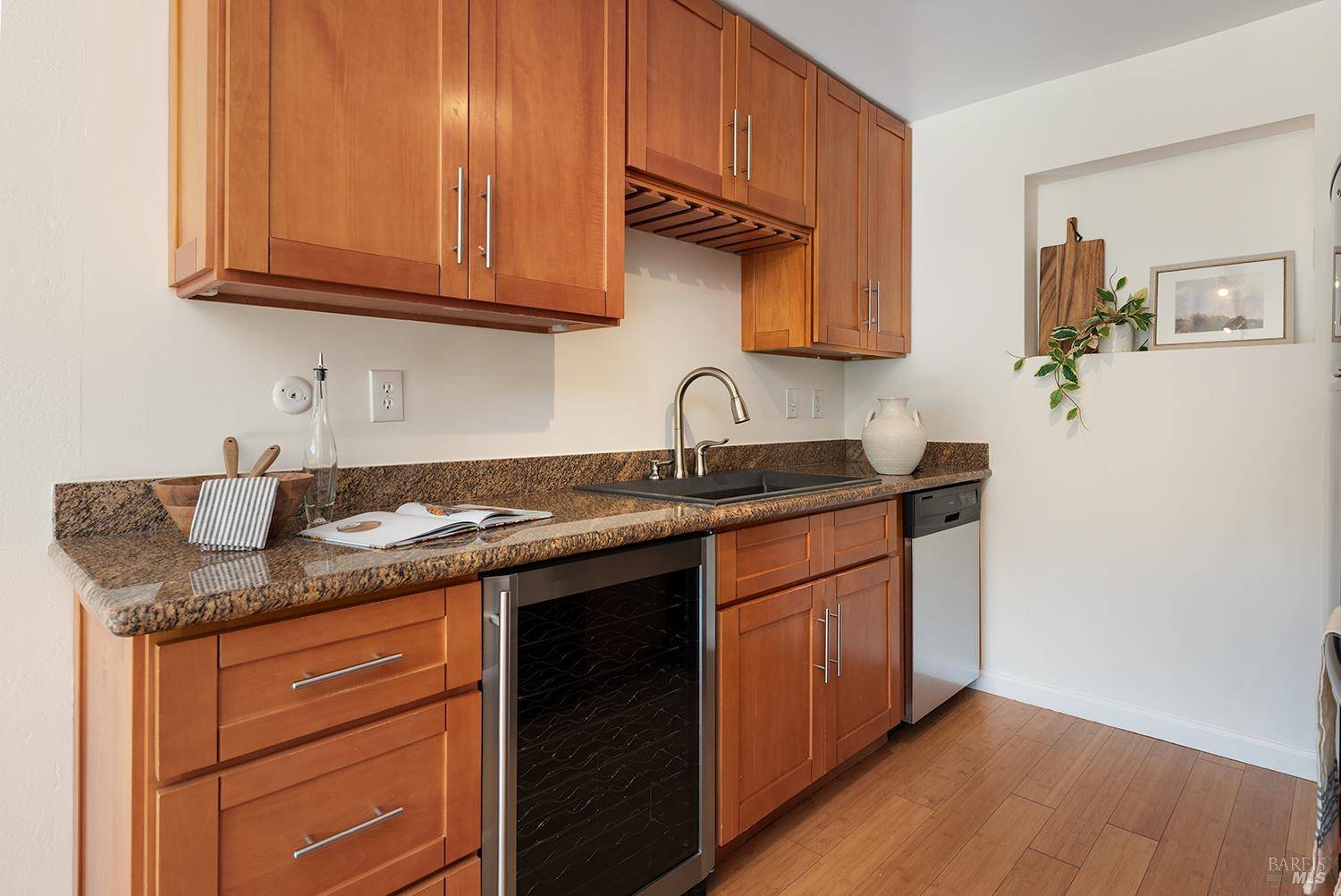 San Rafael, CA 94903,52 Surrey LN