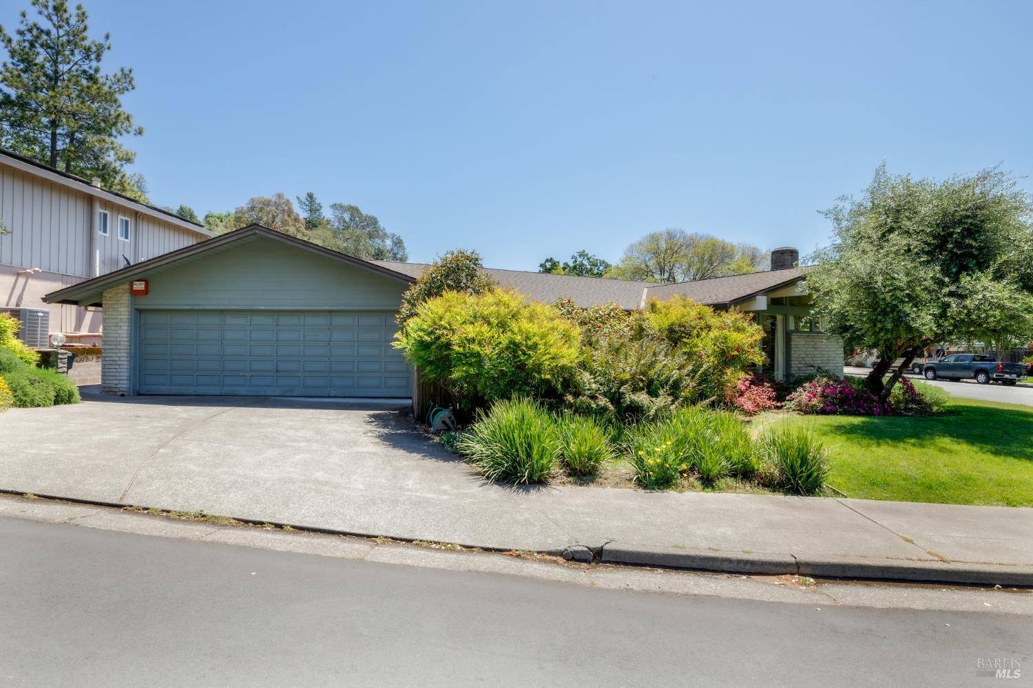 Santa Rosa, CA 95404,1671 E Foothill DR