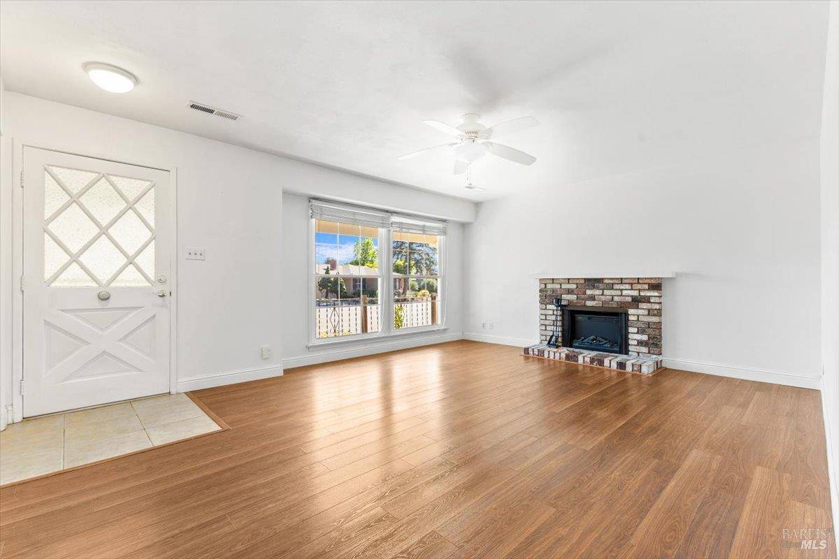 Healdsburg, CA 95448,1435 Oak CIR