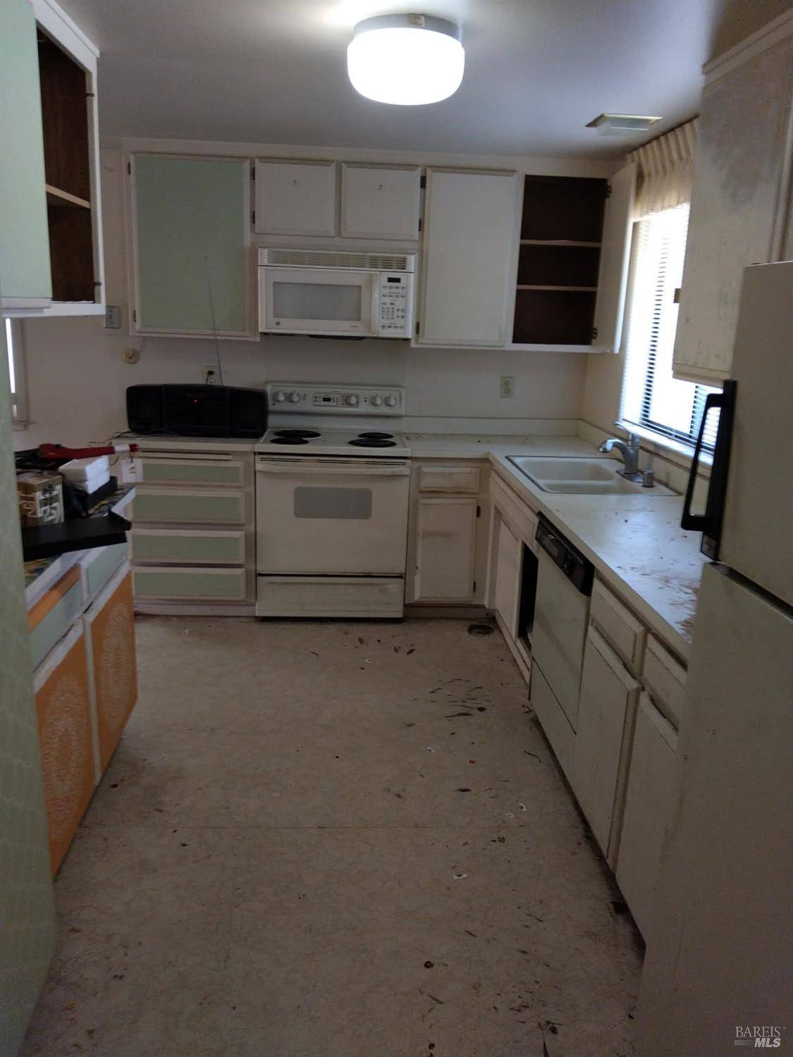 Santa Rosa, CA 95409,339 Twin Lakes DR