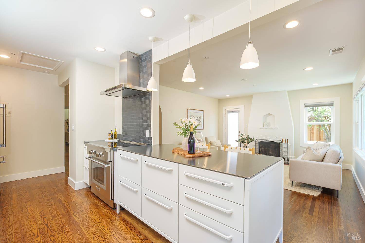 San Anselmo, CA 94960,210 San Francisco BLVD