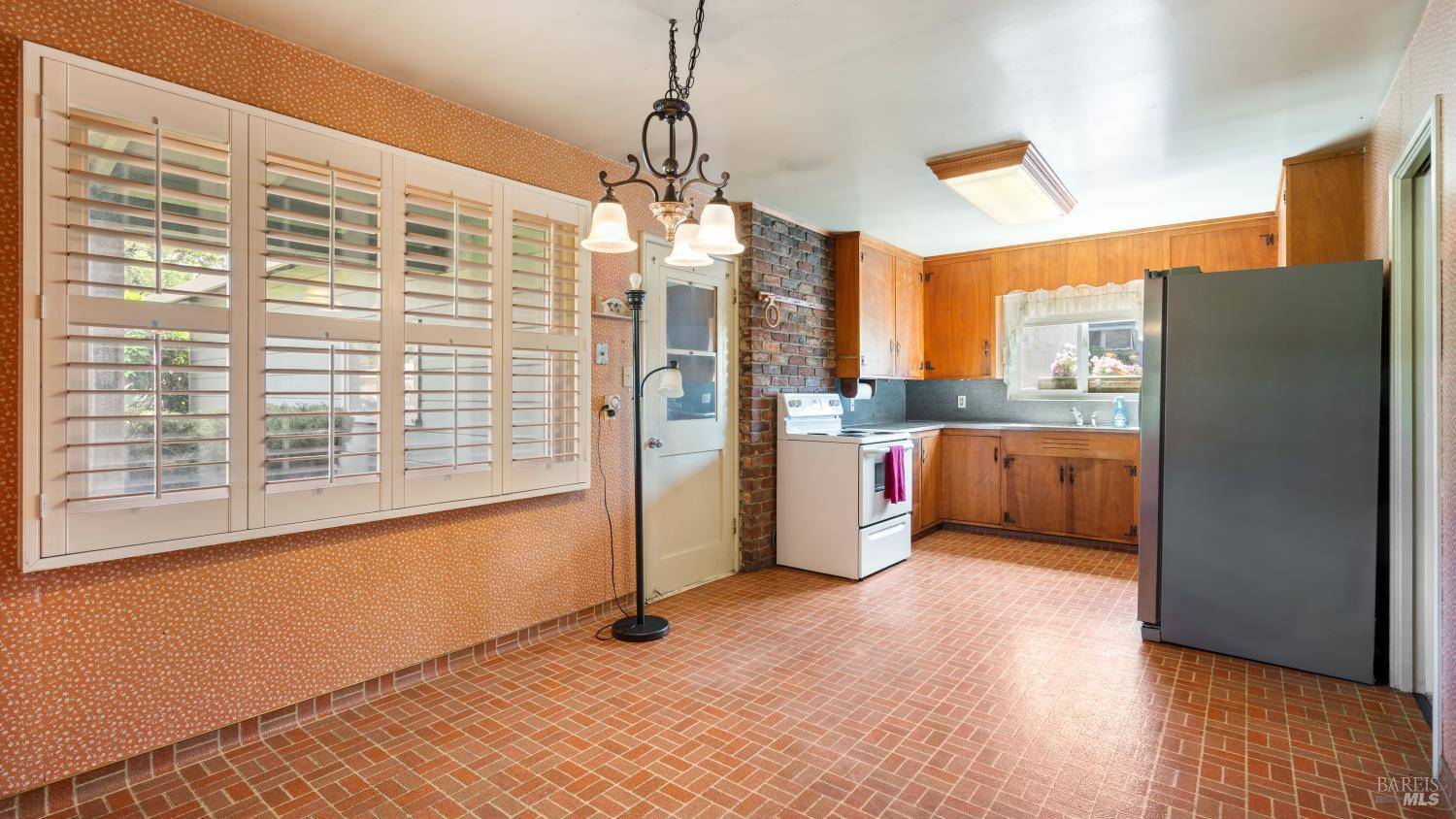 Santa Rosa, CA 95407,611 Leo DR