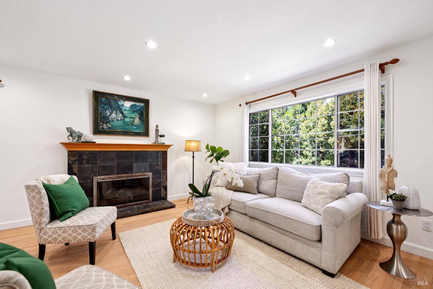 San Rafael, CA 94901,141 Irwin ST