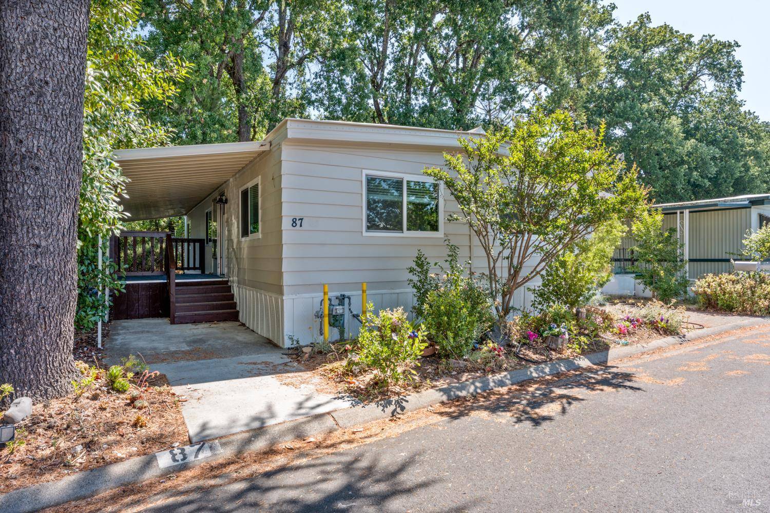 Ukiah, CA 95482,700 E Gobbi ST 87