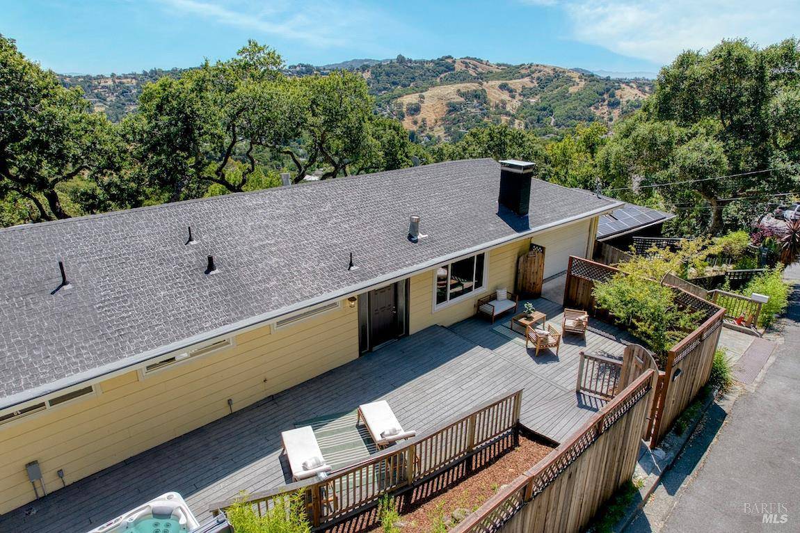 San Anselmo, CA 94960,76 Oak Springs DR