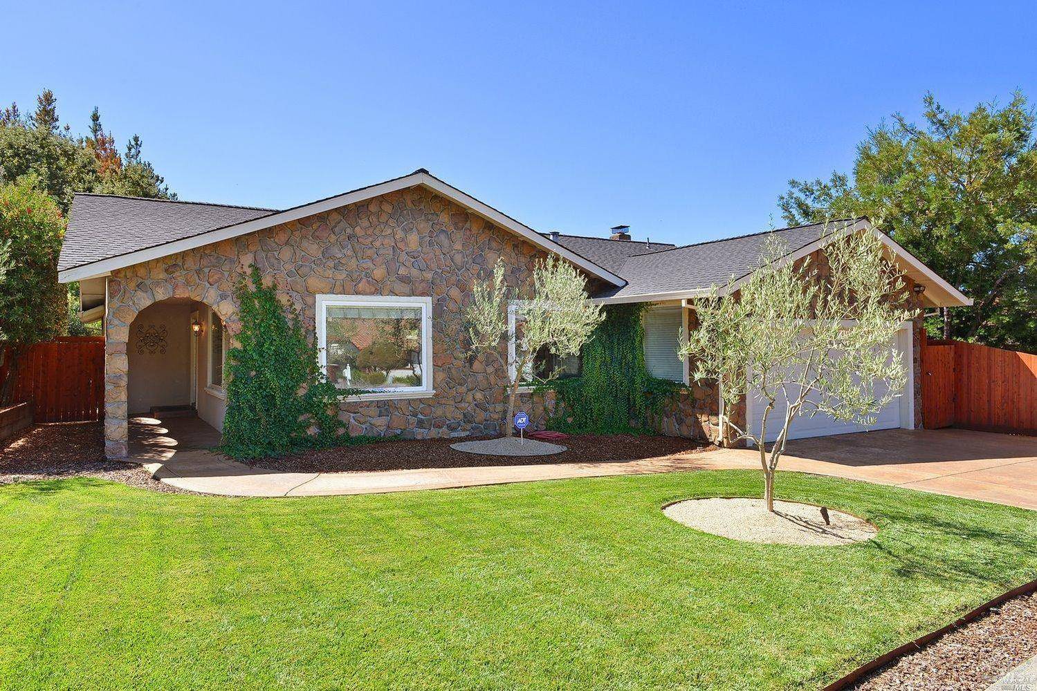 Santa Rosa, CA 95409,5558 El Encanto DR